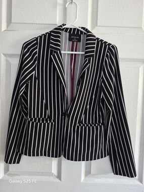 (S)ACTIVE USA Black and White Vertical Stripe Blazer